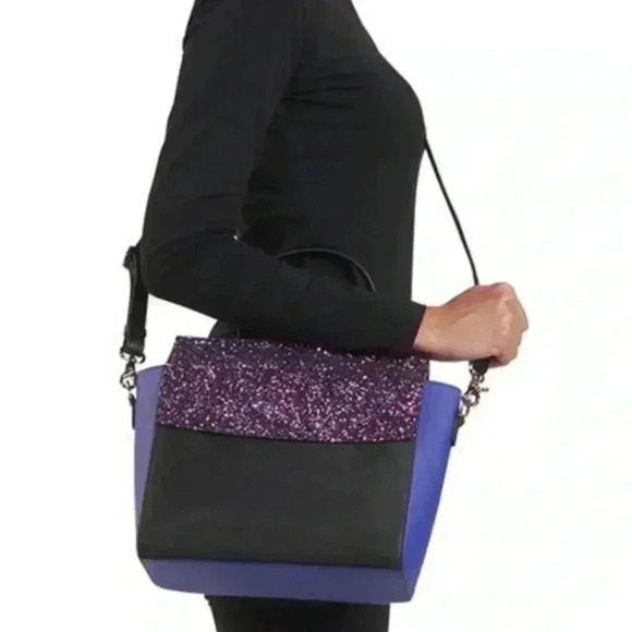 CONCEALED CARRY BAG GLITTER RFID CROSSBODY SPARKLE PURSE – GUN TOTE’N MAMAS - Picture 6 of 7